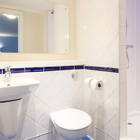 Travelodge Sheldon Hotel 2*